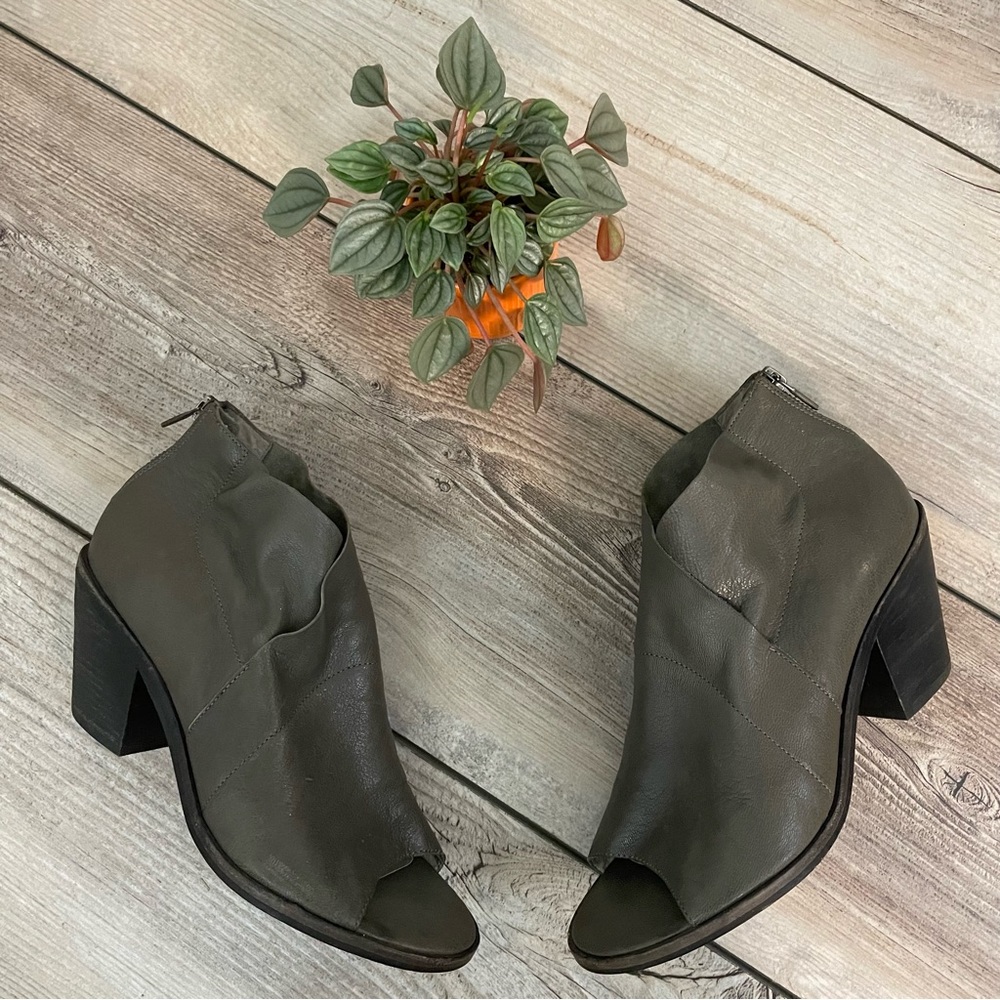 Eileen Fisher Leather Peep Toe Back Zip Ankle Booties